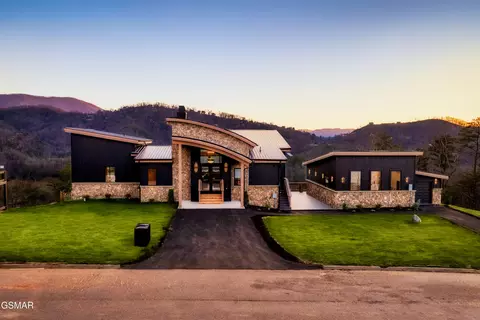 2665 Cloud View Dr, Sevierville, TN 37862