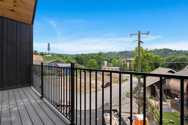215 Circle Dr, Gatlinburg, TN 37738