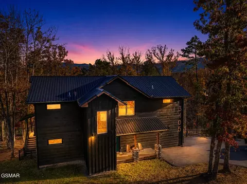 3105 Storm Bringer Dr, Sevierville, TN 37862