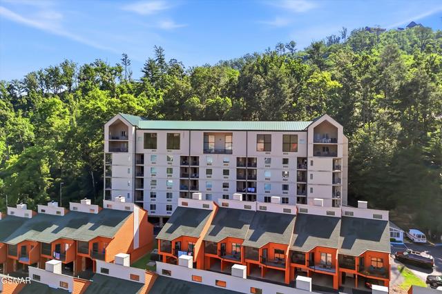 413 Baskins Crk, Gatlinburg, TN 37738