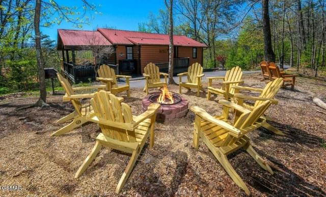 623 Iron Mountain Rd, Pigeon Forge, TN 37863