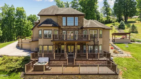 3419 Bentwood Dr, Kodak, TN 37764