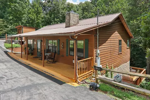 2746 Easy St, Sevierville, TN 37862