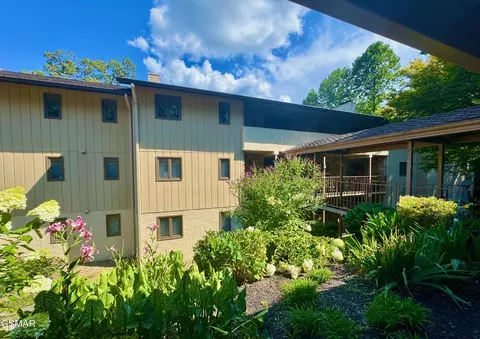 224 Woodland Rd, Gatlinburg, TN 37738