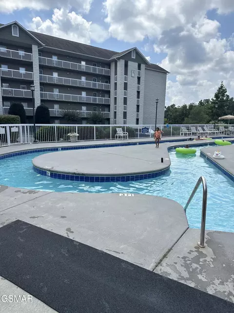 205 Ogle Dr, Pigeon Forge, TN 37863