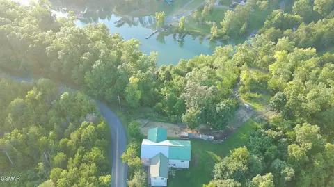 1225 Paradise Ln, Dandridge, TN 37725