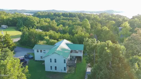 1225 Paradise Ln, Dandridge, TN 37725