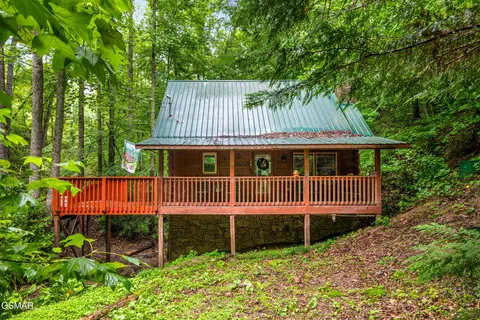 1823 Laurel Valley Way, Sevierville, TN 37862