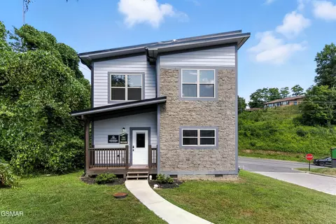 576 Dollywood Ln, Pigeon Forge, TN 37863