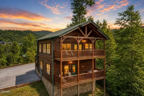 839 Great Smoky Way, Gatlinburg, TN 37738