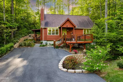 353 Pa Proffitt Rd, Gatlinburg, TN 37738
