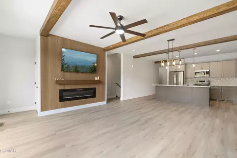 215 Circle Dr, Gatlinburg, TN 37738