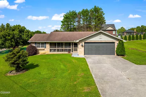 1301 Snappwood Dr, Sevierville, TN 37862