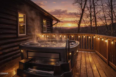 1065 Shell Mountain Rd, Sevierville, TN 37876