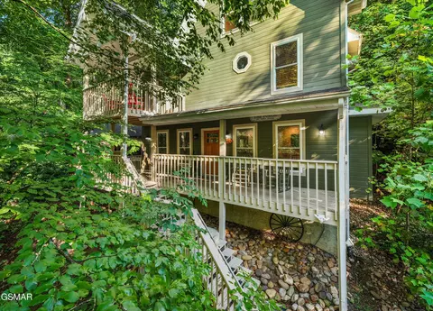 1110 Ski Mtn Rd, Gatlinburg, TN 37738