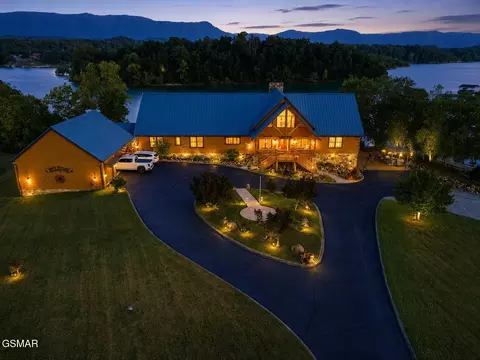 1929 Indian Creek Rd, Dandridge, TN 37725
