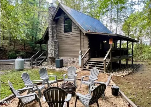 1060 Sunrise Blvd, Sevierville, TN 37862