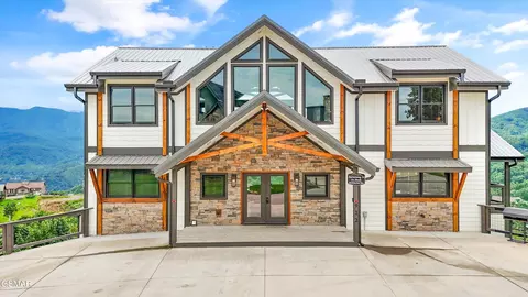 912 Piney Butt Way, Gatlinburg, TN 37738