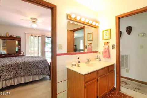 Bath - 177 Sequoyah Trl, Rutledge, TN 37861 photo 3 of 6