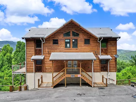 240 Stone Fence Ln, Gatlinburg, TN 37738