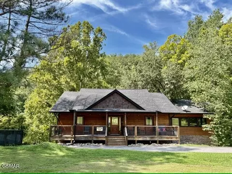 139 Martha Mccarter Rd, Gatlinburg, TN 37738