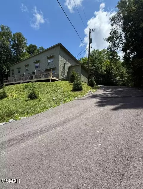 849 Morton Dr, Gatlinburg, TN 37738