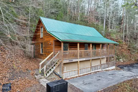 619 Pine Mtn Rd, Pigeon Forge, TN 37863