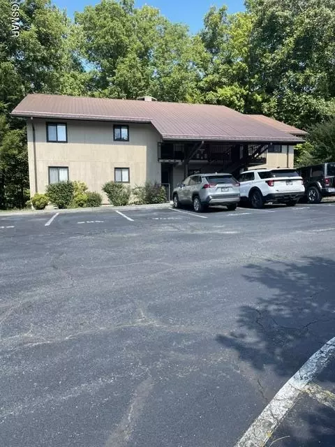 221 Woodland Rd, Gatlinburg, TN 37738
