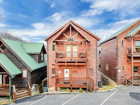 1253 Bear Cub Way, Gatlinburg, TN 37738
