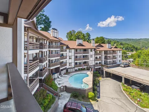 616 Turkey Nest Rd, Gatlinburg, TN 37738