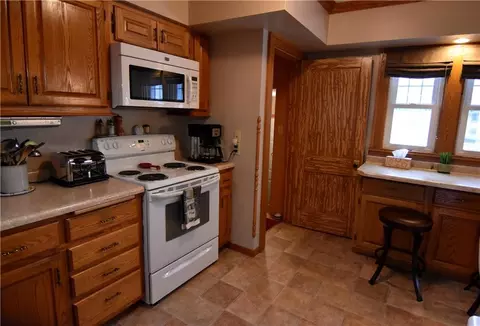 511 S 7th St, Cameron, WI 54822 photo 2