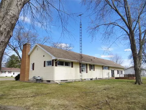 200 E Grant, Thorp, WI 54771 photo 4