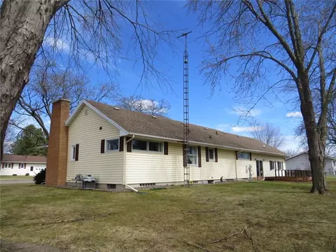 200 E Grant, Thorp, WI 54771 photo 2
