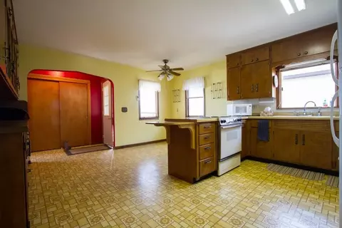 123 E 4th Ave, Stanley, WI 54768 photo 3
