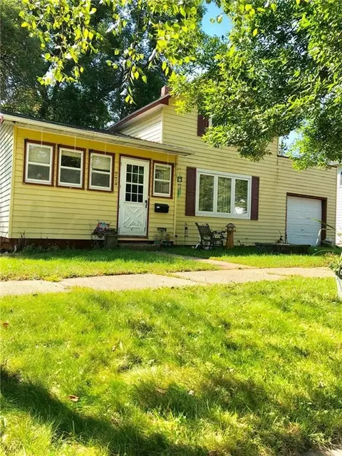 224 E 2nd Ave, Stanley, WI 54768 photo 2