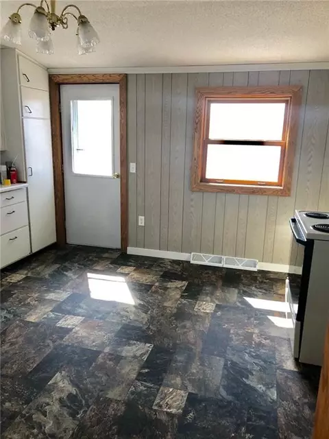 224 E 2nd Ave, Stanley, WI 54768 photo 7