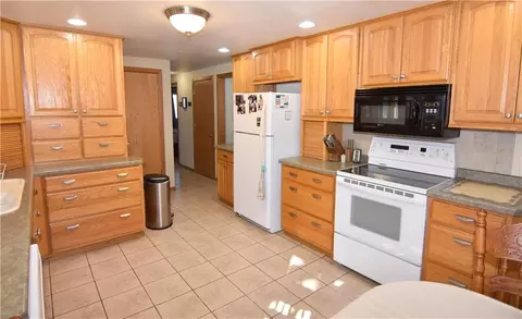 216 E Poplar Ave, Cameron, WI 54822 photo 3