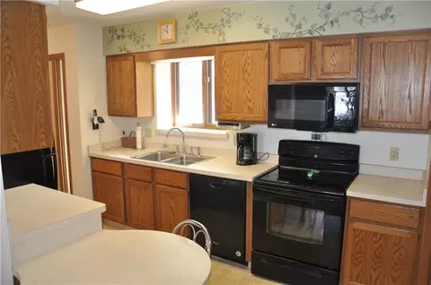 3028 Petunia Ln, Beloit, WI 53511 photo 3