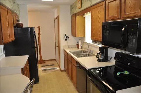 3028 Petunia Ln, Beloit, WI 53511 photo 4