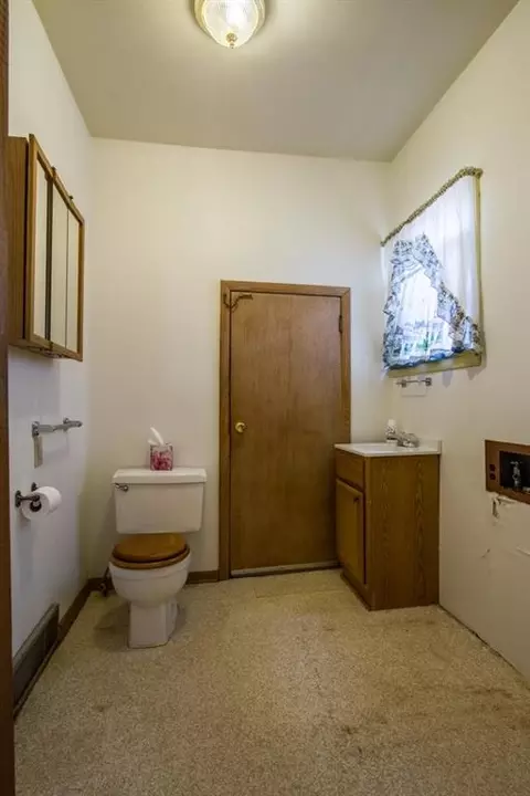 321 E 1st Ave, Stanley, WI 54768 photo 9