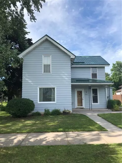910 Front St, Chippewa Falls, WI 54729 photo 1