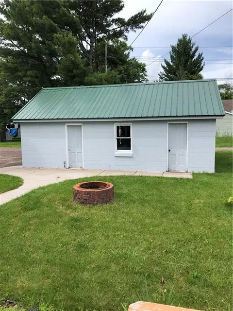 910 Front St, Chippewa Falls, WI 54729 photo 4