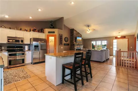 3673 Tamara Dr, Eau Claire, WI 54701 photo 3
