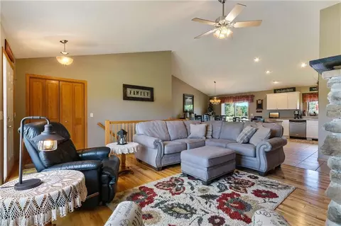 3673 Tamara Dr, Eau Claire, WI 54701 photo 4