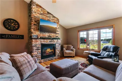 3673 Tamara Dr, Eau Claire, WI 54701 photo 2