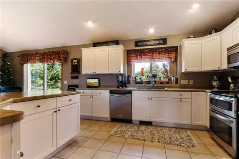 3673 Tamara Dr, Eau Claire, WI 54701 photo 5