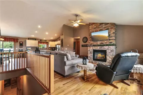 3673 Tamara Dr, Eau Claire, WI 54701 photo 7