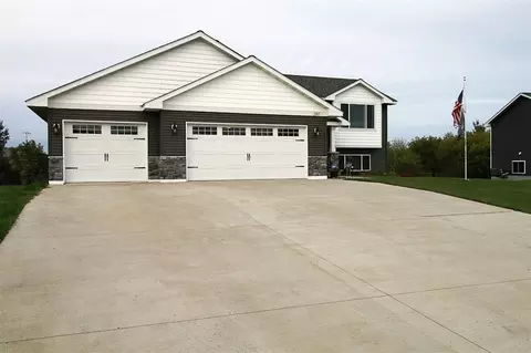 285 Pintail St, Baldwin, WI 54002 photo 2