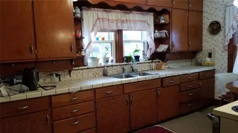 115 E 2nd Ave, Stanley, WI 54768 photo 3