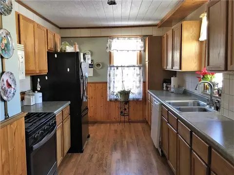705 E Park Ave, Luck, WI 54853 photo 4
